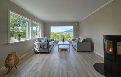 Nice home in Vikebygd with house sea view