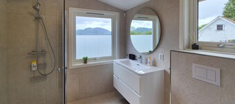 Nice home in Vikebygd with house sea view