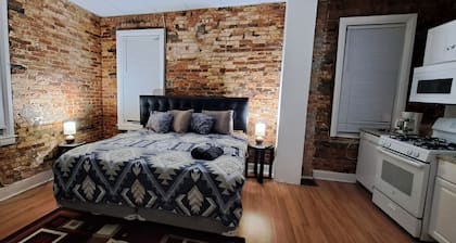 Charle's Village Cozy Studio,