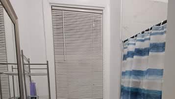Dusche, Handtücher, Seife, Toilettenpapier