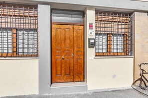 Exterior detail - Modern 35 sqm apartment, for up to 4 people, located on the ground floor of a building (one step at the entrance). The property is located in a quiet area, with all the main services and well connected to the centre. Nearby it is possible to fine the Pa (Firenze)