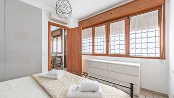 1 chambre, fer et planche Ă repasser, Wi-Fi, draps fournis