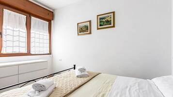 1 chambre, fer et planche Ă repasser, Wi-Fi, draps fournis