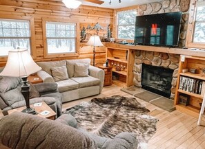 TV, fireplace - Pet Friendly | Hot Tub | Close to Nature Trails (Ruidoso)