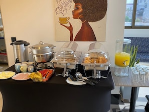 Tägliches inbegriffenes großes Frühstück