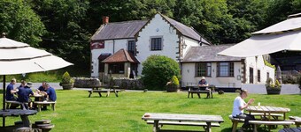 The Old School -  sleeps 6 guests  in 3 bedrooms