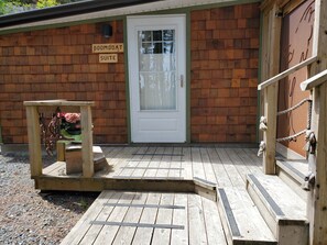Exterior detail - In Telegraph Cove, rare gem, private, TV, High-speed WiFi, no cleaning fees (Telegraph Cove)