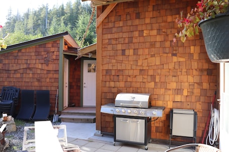 Terrace/patio. In Telegraph Cove, rare gem, private, TV, High-speed WiFi, no cleaning fees