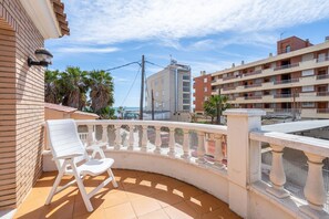 Terrace/patio - Holiday Home 'Villa Jordi Y Nuri' with Private Terrace, Wi-Fi and Air Conditioning (Cambrils)