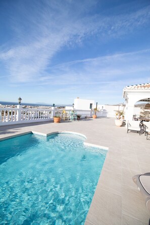 صورة غير مصنفة، 3 من 39، زرّ