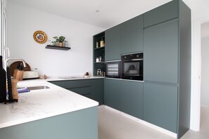 Fridge, oven, stovetop, dishwasher - Villa 'Rd01 Atalaya' with Sea View, Wifi and Air Conditioning (Torrox)