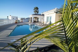 Pool - Villa 'Rd01 Atalaya' with Sea View, Wifi and Air Conditioning (Torrox)