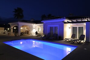 صورة غير مصنفة، 2 من 39، زرّ