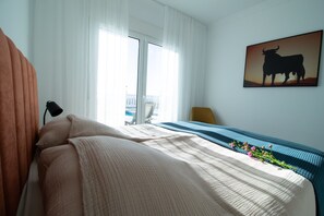 4 bedrooms, iron/ironing board, free WiFi, bed sheets