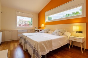 4 chambres, fer et planche à repasser, Wi-Fi gratuit, draps fournis