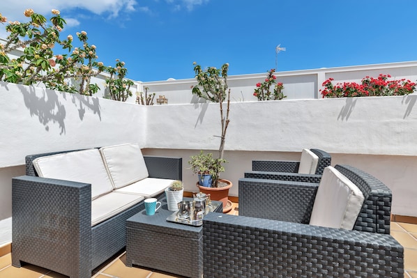 Terrace/patio - Vacation Apartment 'Coqueto Y Tranquilo Apartamento' with Private Terrace and Wi-Fi (Puerto del Carmen)