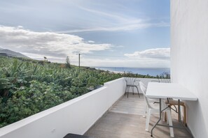 Outdoor dining - Holiday Home 'Villa Los Aguacateros' with Private Terrace, Wi-Fi & Air Conditioning (Tazacorte)