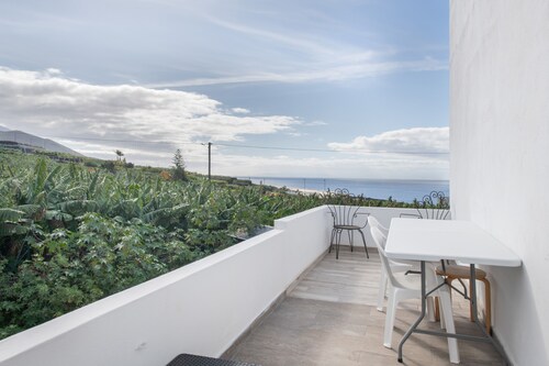 Holiday Home 'Villa Los Aguacateros' with Private Terrace, Wi-Fi & Air Conditioning