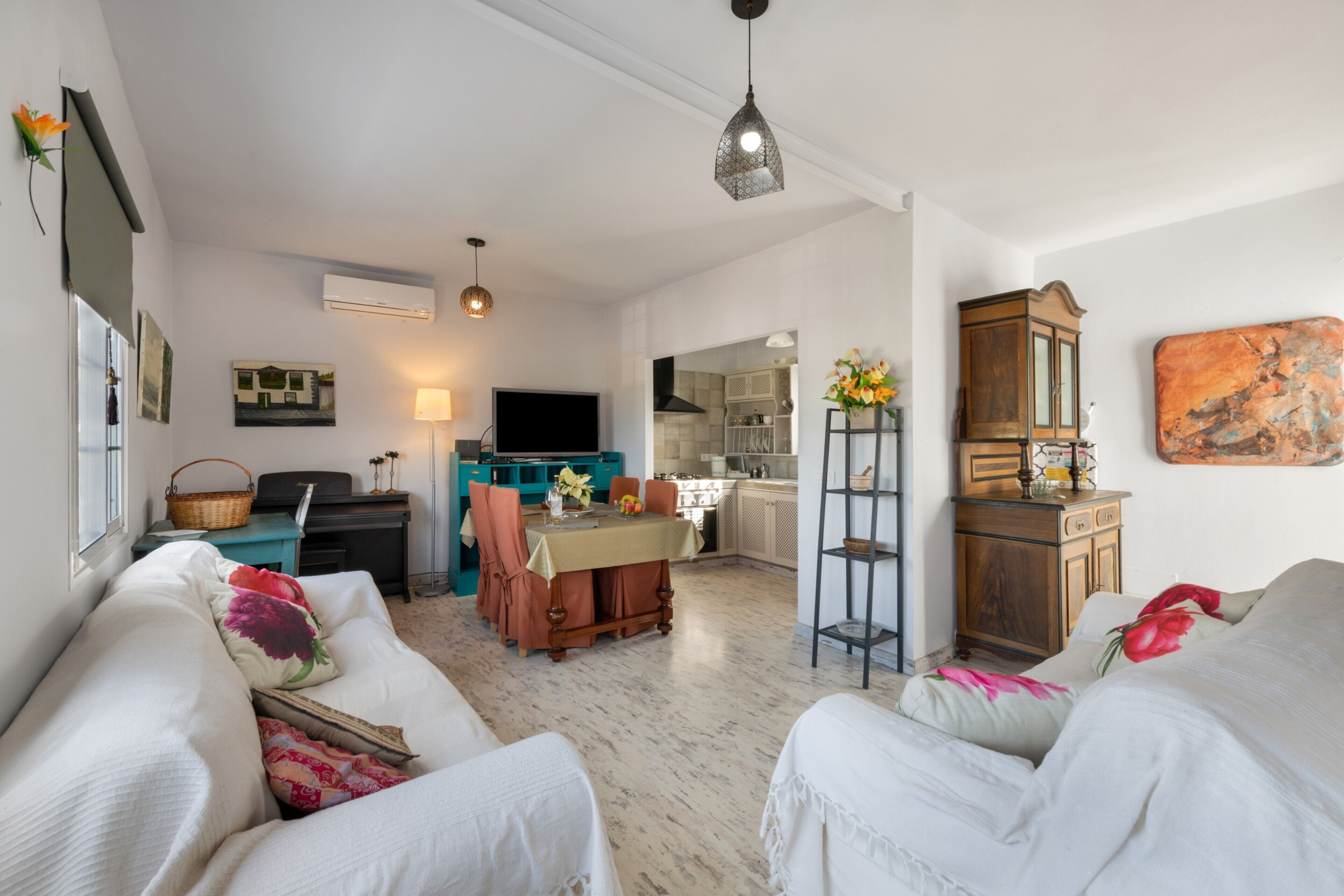 1 habitación, tabla de planchar con plancha, wifi gratis y ropa de cama 