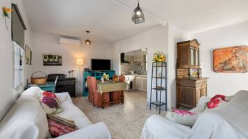 1 habitación, tabla de planchar con plancha, wifi gratis y ropa de cama