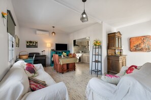1 bedroom, iron/ironing board, free WiFi, bed sheets - Holiday Home 'Villa Los Aguacateros' with Private Terrace, Wi-Fi & Air Conditioning (Tazacorte)
