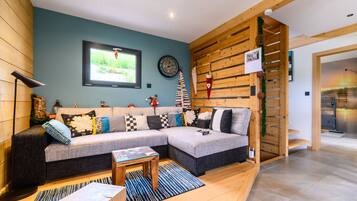 TV, DVD-spiller og stereoanlegg