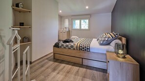 4 soverom, skrivebord, strykejern/-brett og wi-fi (inkludert)