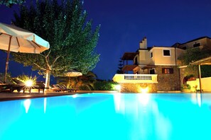 Pool - Holiday Home 'Beach Villa Alonissos For 2 People' with Shared Pool, Wi-Fi and Air Conditioning (Alonissos)