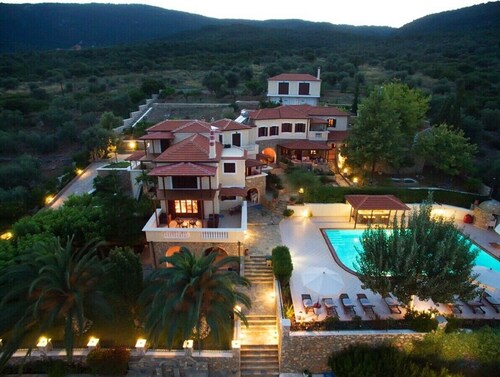 Holiday Home 'Beach Villa Alonissos For 2 People' with Shared Pool, Wi-Fi and Air Conditioning