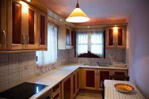 Fridge, stovetop, coffee/tea maker, cookware/dishes/utensils