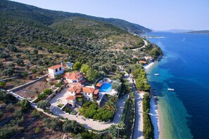 Exterior - Holiday Home 'Beach Villa Alonissos For 4 People' with Shared Pool, Wi-Fi and Air Conditioning (Alonissos)