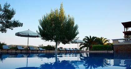 Holiday Home 'Beach Villa Alonissos For 4 People' with Shared Pool, Wi-Fi and Air Conditioning