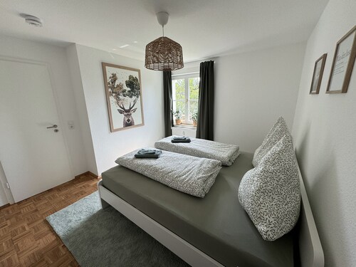 Stylish city retreat near the Elbe - King-size bed