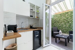 Interior - Studio Apartment 'Atlas' with Private Terrace, Wi-Fi and Air Conditioning (Bari)