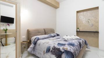 Iron/ironing board, free WiFi, bed sheets