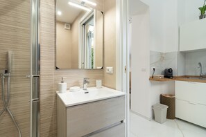 Ducha, secador de pelo, toallas