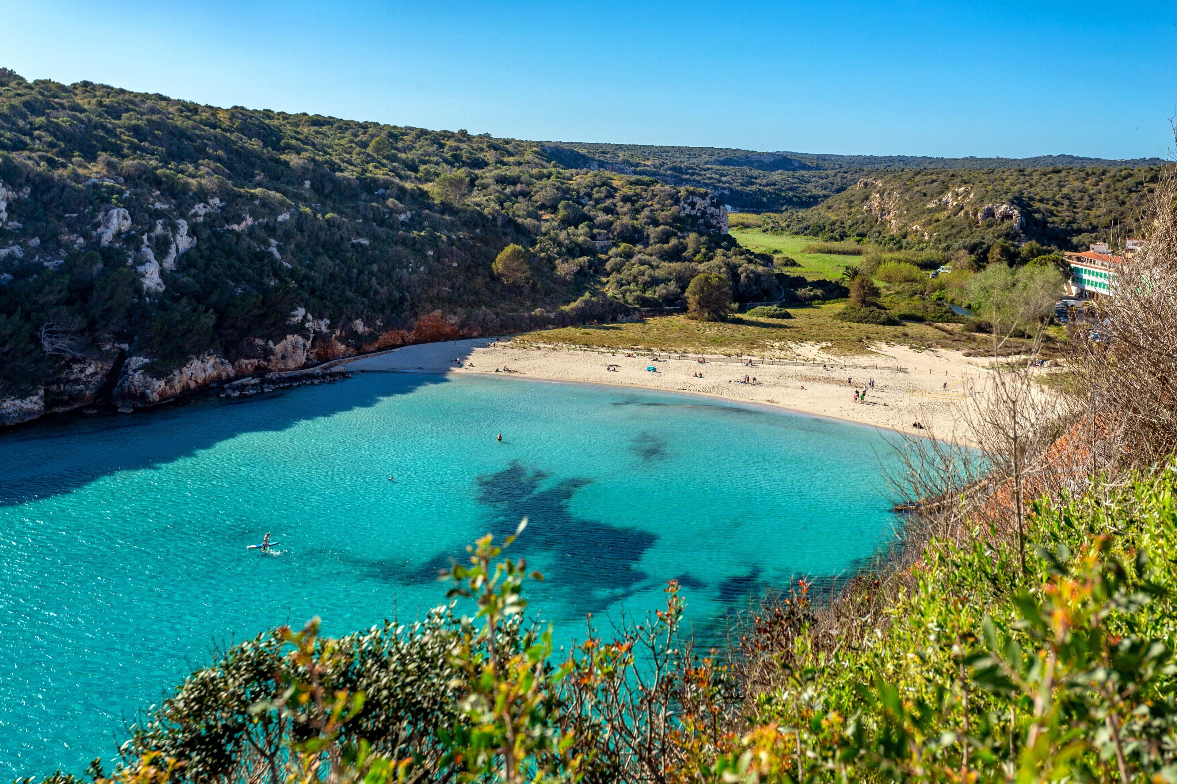 بالقرب من الشاطئ