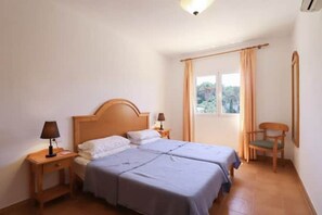 3 chambres, fer et planche à repasser, Wi-Fi gratuit, draps fournis