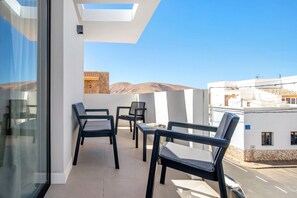 Terrace/patio - Vacation 'Las Cuestitas Relax' with Mountain View, Private Terrace and Wi-Fi (Pájara)