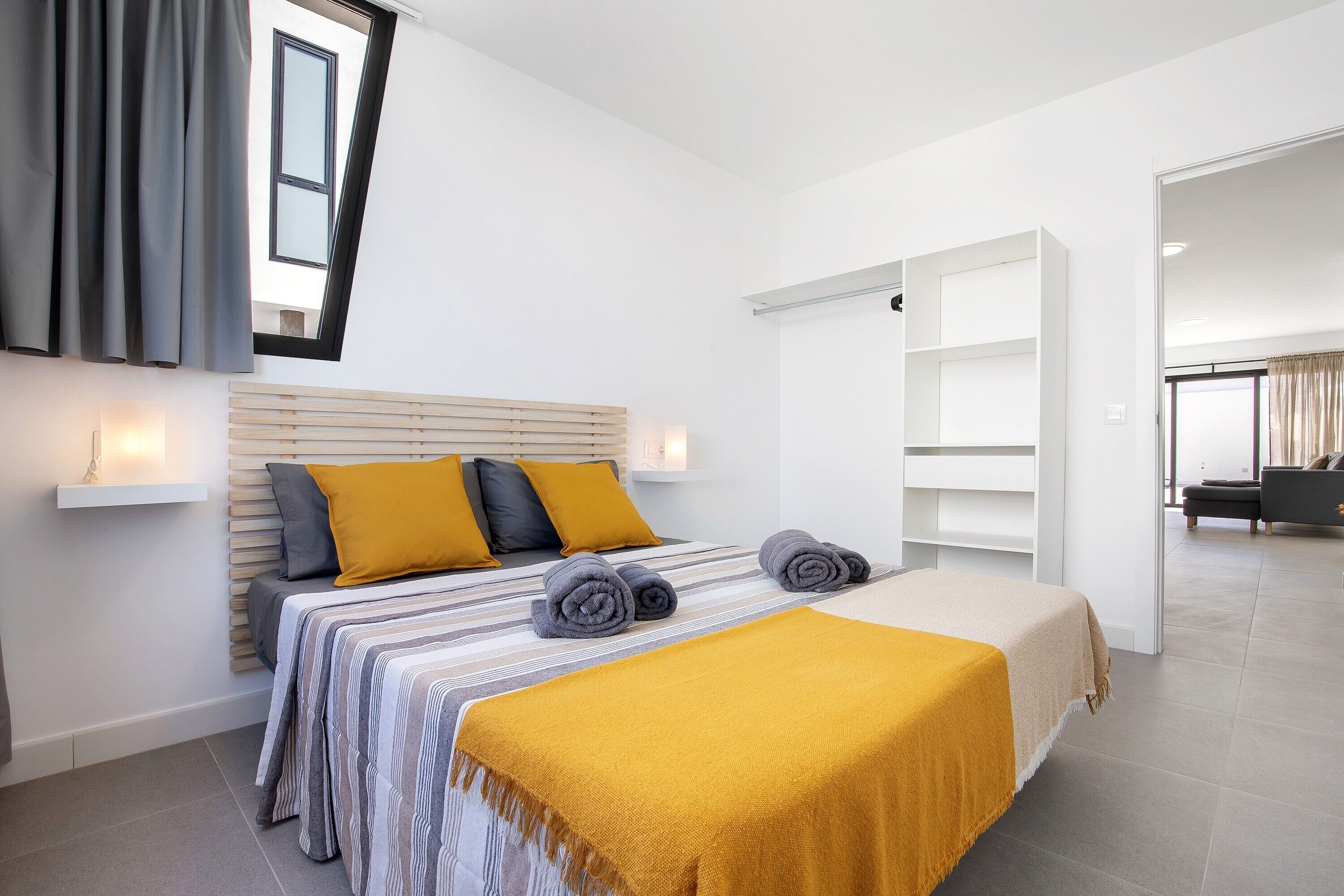 2 室のベッドルーム、アイロン / アイロン台、WiFi (無料)、ベッドシーツ