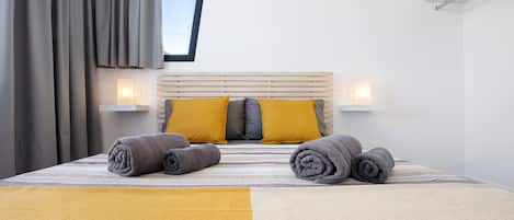 2 bedrooms, iron/ironing board, free WiFi, bed sheets