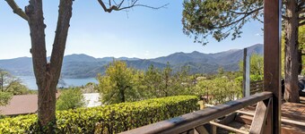 Caravan 'Mobile Home Comfort Vista Lago' with Lake View, Shared Pool and Private Garden