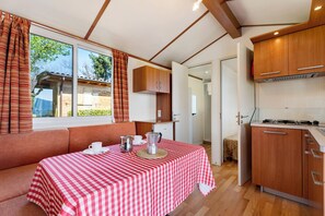 Fridge, stovetop, cookware/dishes/utensils