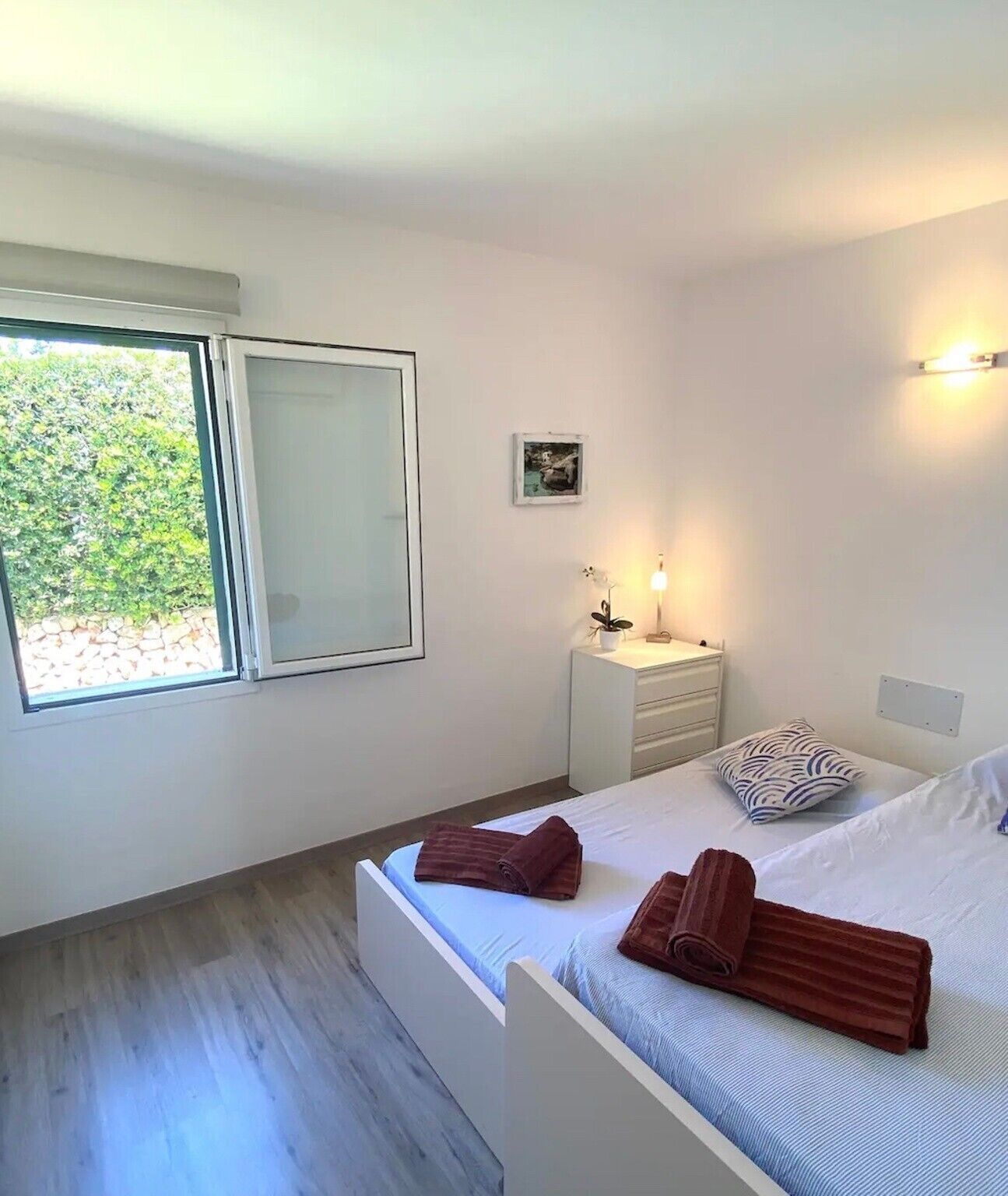3 dormitorios, tabla de planchar con plancha, wifi gratis y ropa de cama