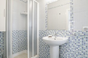Shower, towels