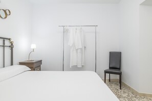 1 habitación, tabla de planchar con plancha, wifi gratis y ropa de cama 