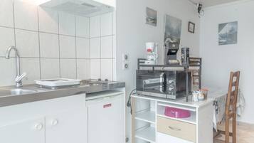 冰箱、微波炉、烤箱、炉灶