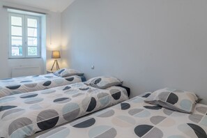 3 dormitorios, tabla de planchar con plancha, wifi gratis y ropa de cama