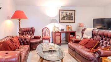 Télévision, cheminée