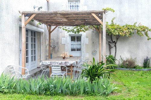 Holiday Home 'La Maison De Joséphine' with Private Terrace and Wi-Fi